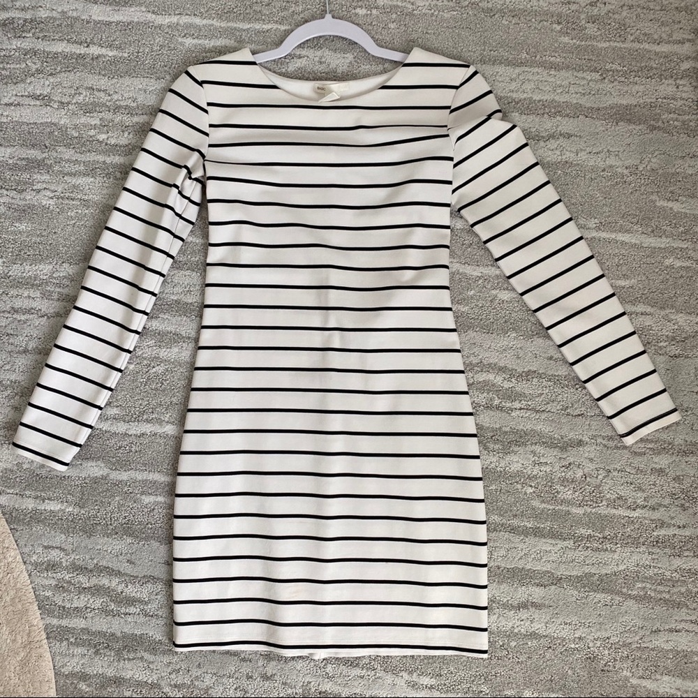 H&M Black & white long sleeve dress size XS